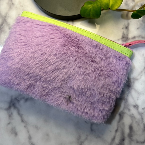 Stocking stuffer!! Ipsy Bundle -lavender faux fur makeup bag and 5 goodies - Picture 6 of 7